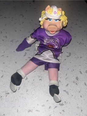 Vintage 1995 McDonald’s Muppets NHL Miss Piggy Hockey Plush Figure Toy